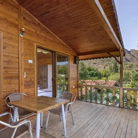 Homestay Flora Cirali