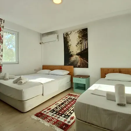 Flora Cirali Rum i privatbostad Kemer