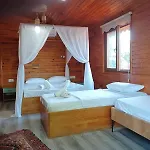 Homestay Flora Cirali *