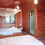 Homestay Flora Cirali
