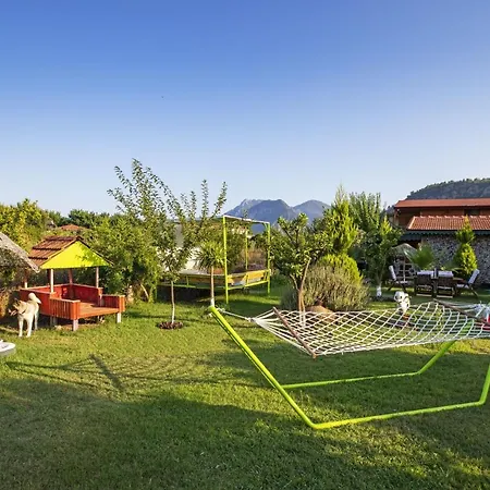 Homestay szállás Flora Cirali *