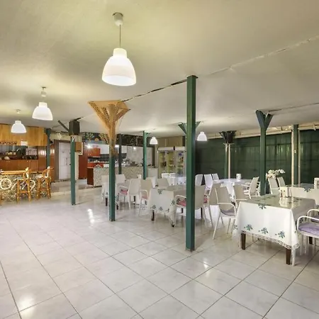 Flora Cirali Homestay szállás *