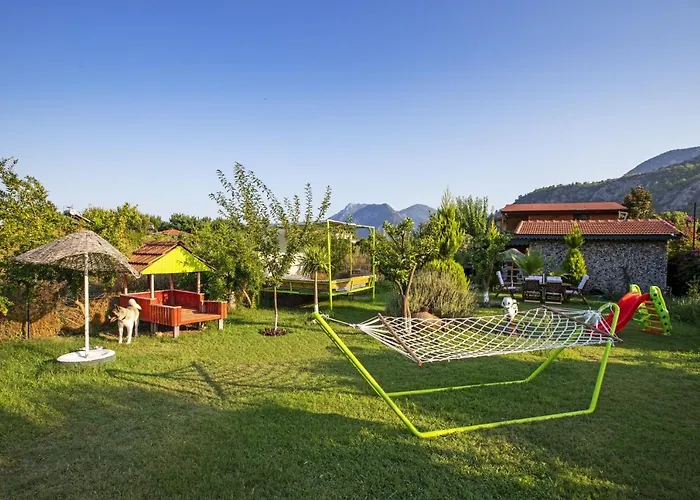 Homestay Flora Cirali *