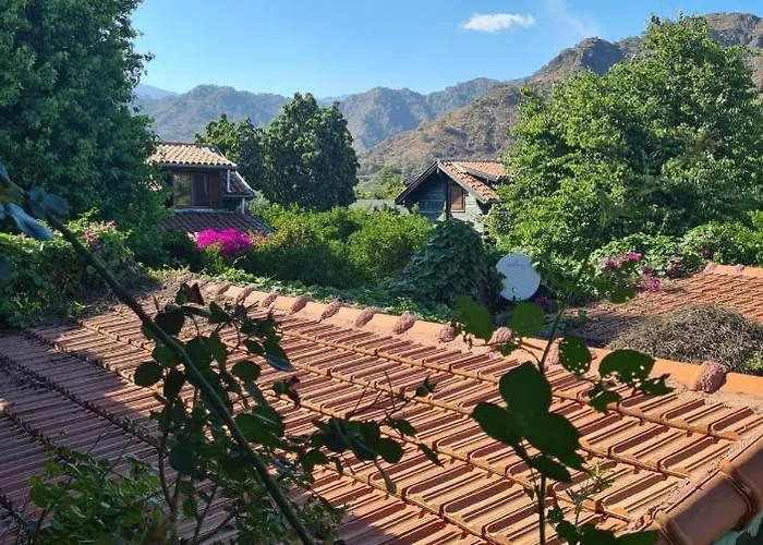 Flora Cirali Homestay