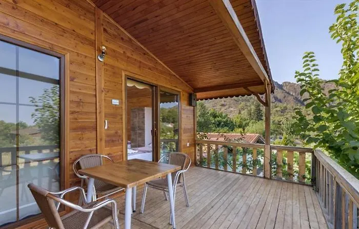 Homestay Flora Cirali