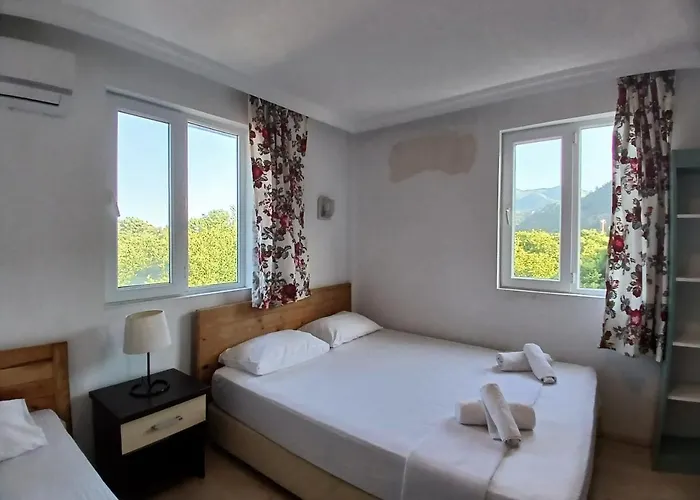 Homestay Flora Cirali *