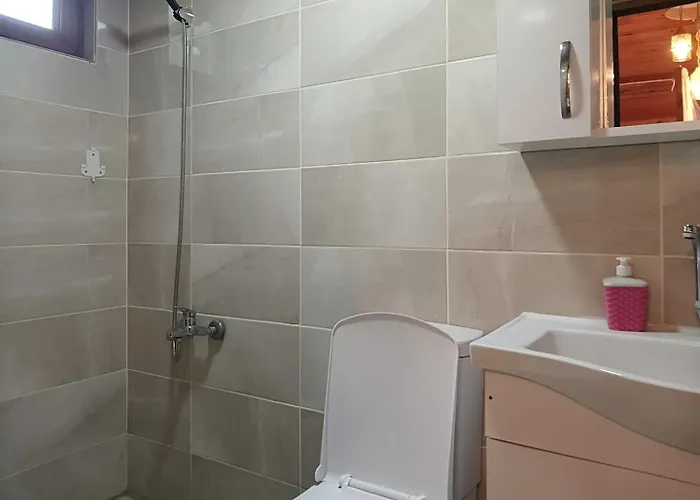 Flora Cirali Homestay